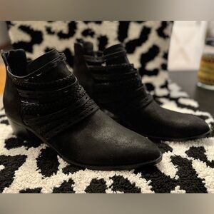 Fergie Black Strappy Booties sz 11